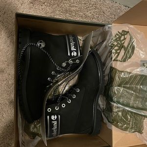 TIMBERLAND PREMIUM
6 IN WATERPROOF BOOT
BLACK NUBUCK